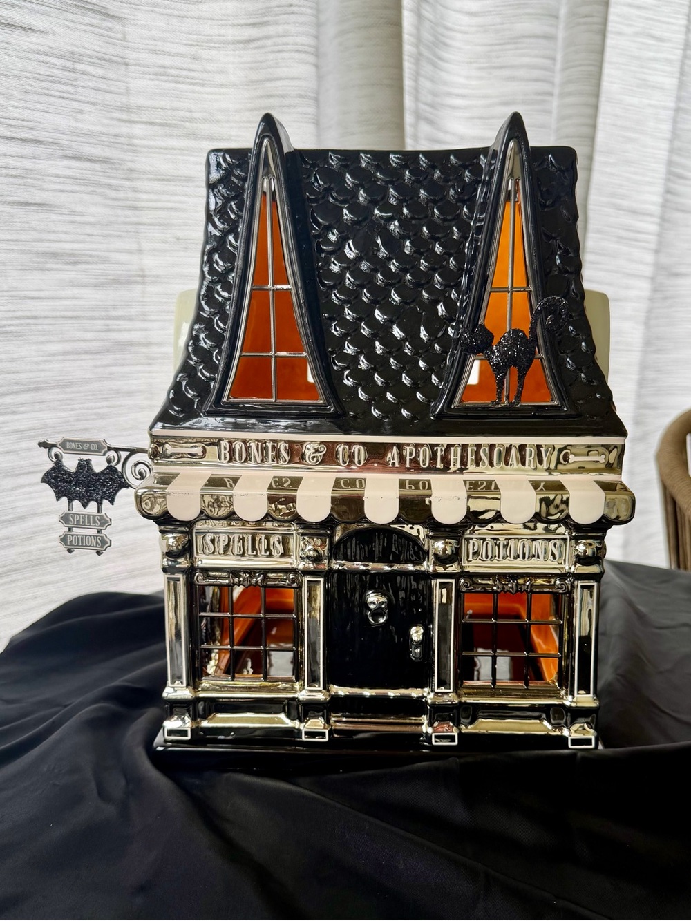 2017 Bath & Body WBones & Co. Apothecary Halloween House Luminary RARE